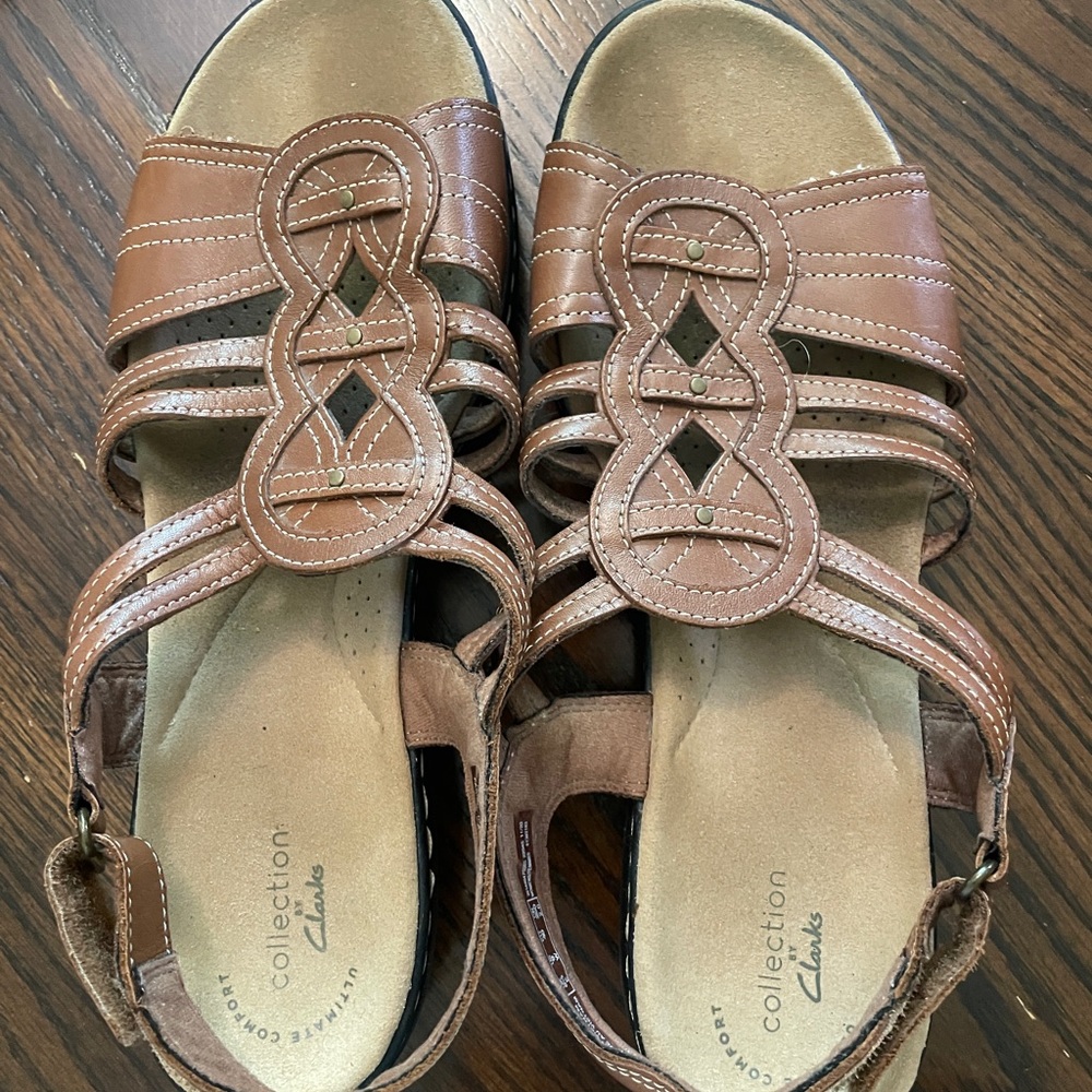 Women’s size 9 Clarks Brown Leather Sandals with Woven Straps